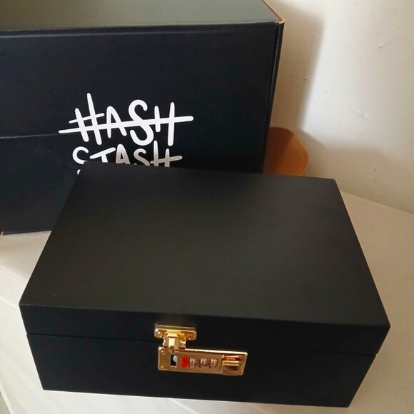 NEW in box - HASH STASH: OG Storage Box in (Black/Gold) - Picture 1 of 3
